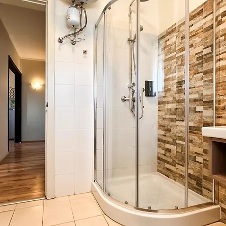 Bayview Apartment *