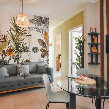 Bayview Apartment *