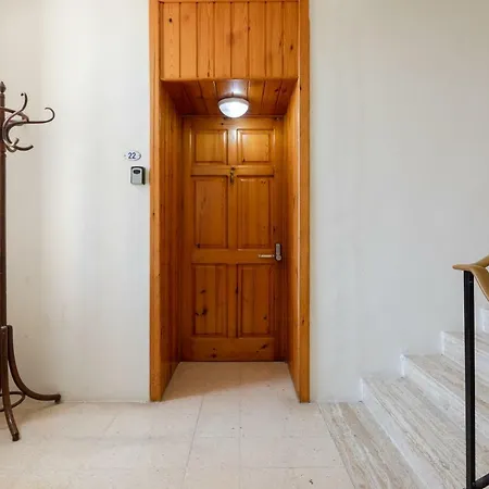 Bayview Apartment *