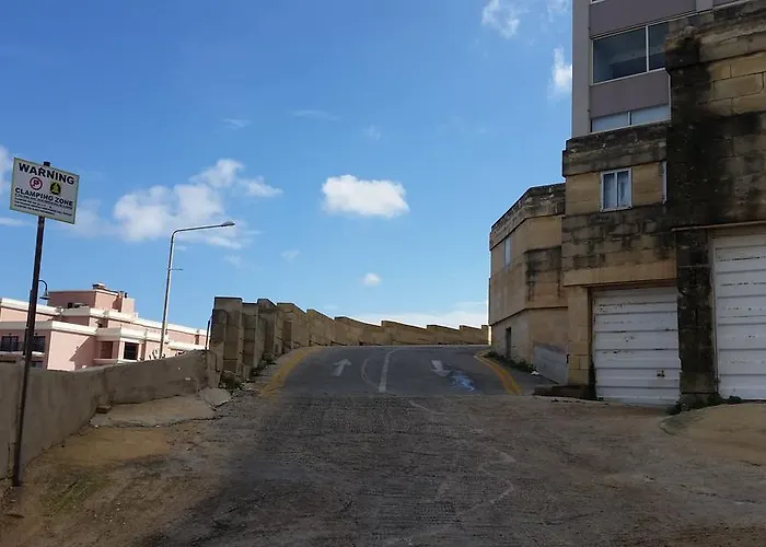 Bayview Two Bedroom St Georges Bay With Free Parking San Ġiljan